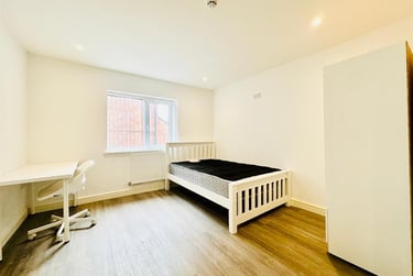1 bed studio, Derby Road, Lenton, Nottingham, NG72DP - Image 1